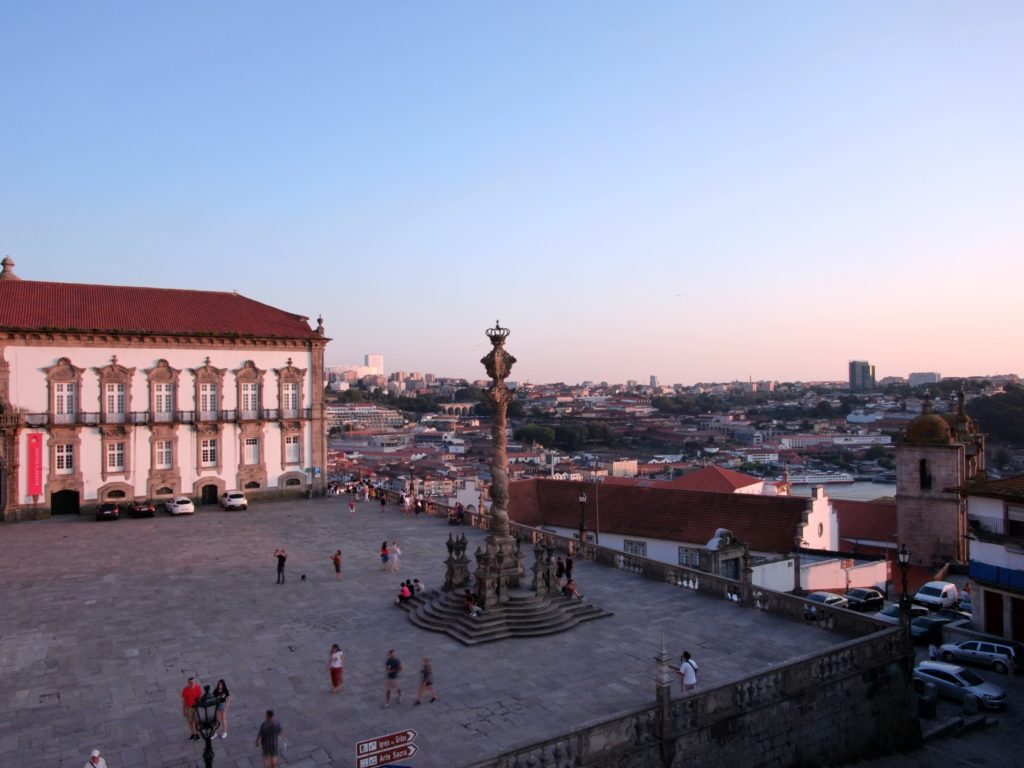 Vorplatz der Kathedrale in Porto aus Sicht unserer Drohne