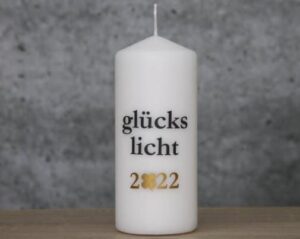 Meine-Spiritualitaet.de – Glückslicht – Glückslicht 2022 – weiß/anthrazit – weiß -anthrazit – Geschenk – Glücksbringer – Kerzilein – Kerze – Spruchkerze - Flamme